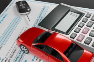 macchina, chiavi e calcolatrice