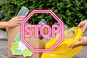 oggetti da gettare via e simbolo stop rosso